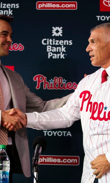 Joe Girardi a big hit in 1st appearance as Phillies manager